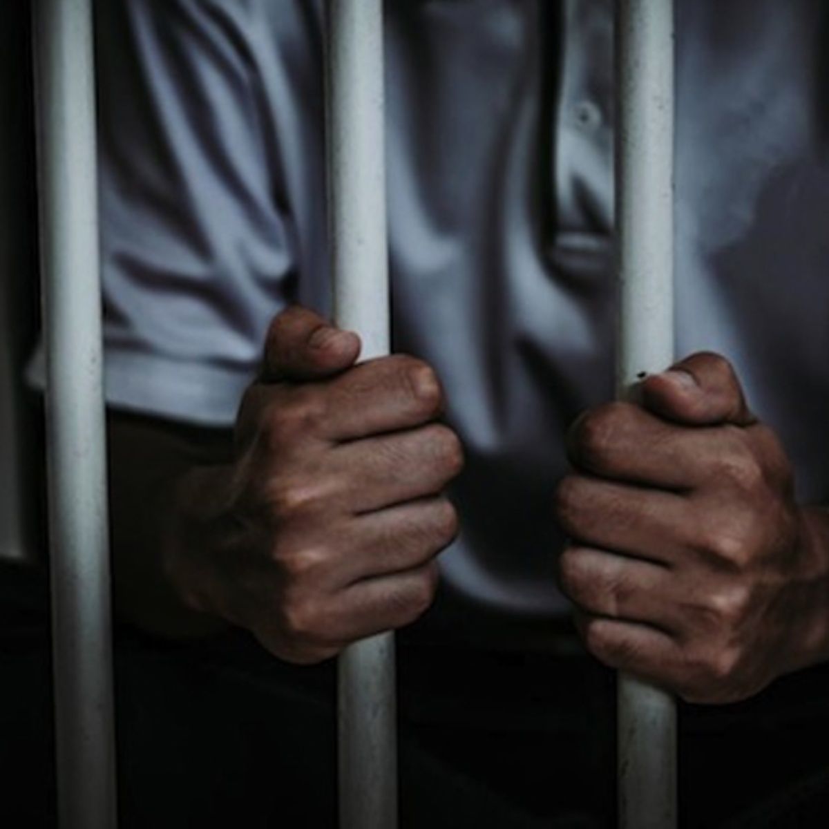 Acusan hombre y a sus tres hijos de violar una niña en Monte Plata