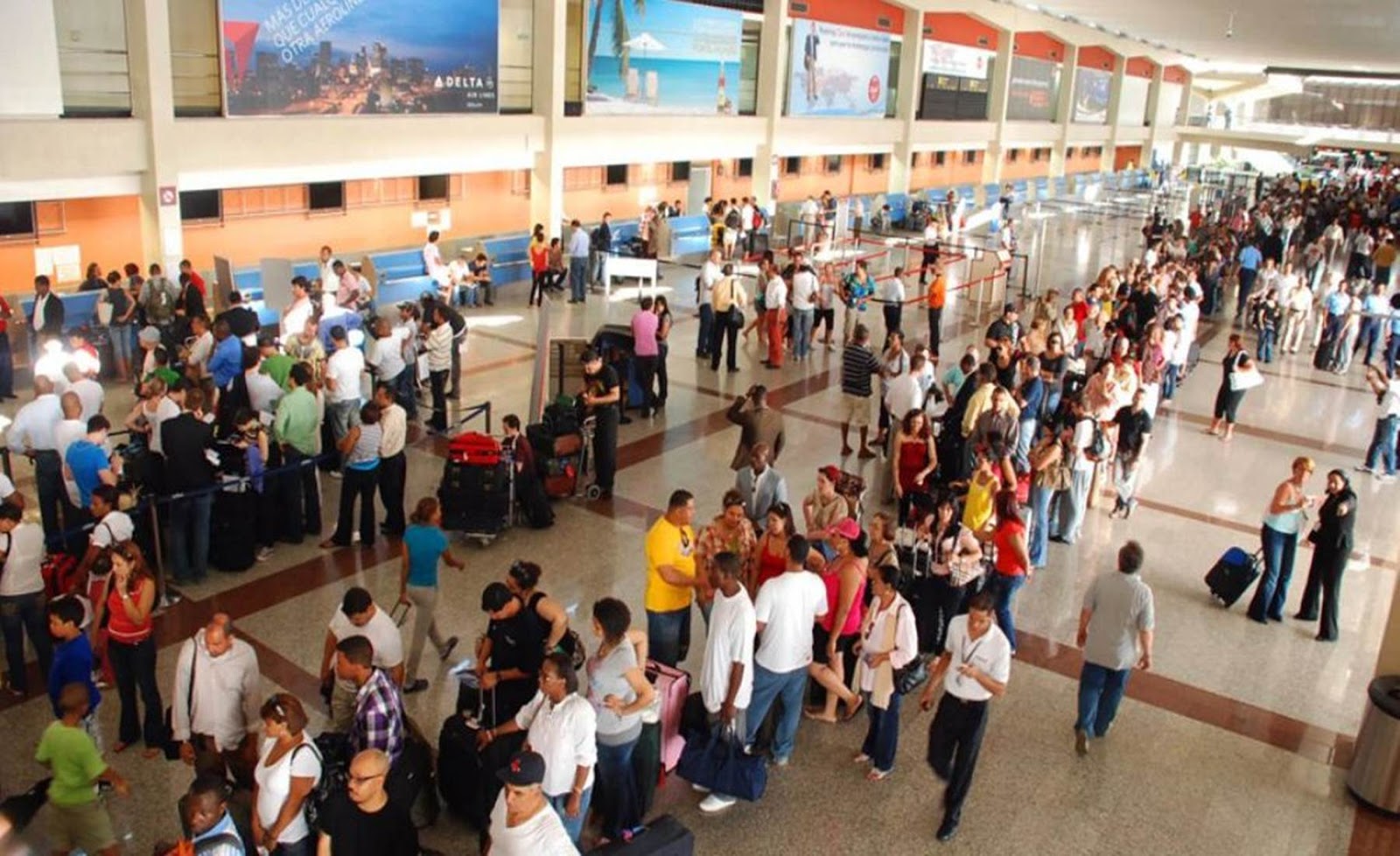 Autoridades se preparan para la llegada de dominicanos ausentes