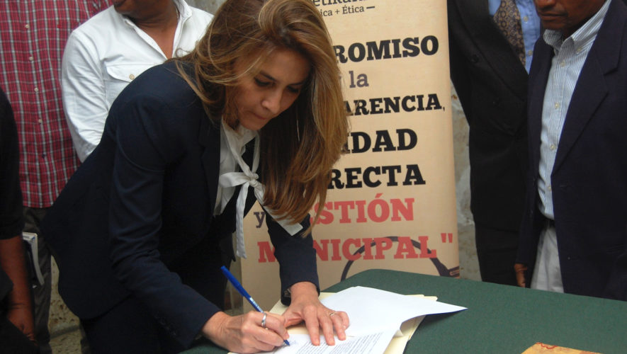 Candidatos a Alcaldía firman por mejorar municipalidad