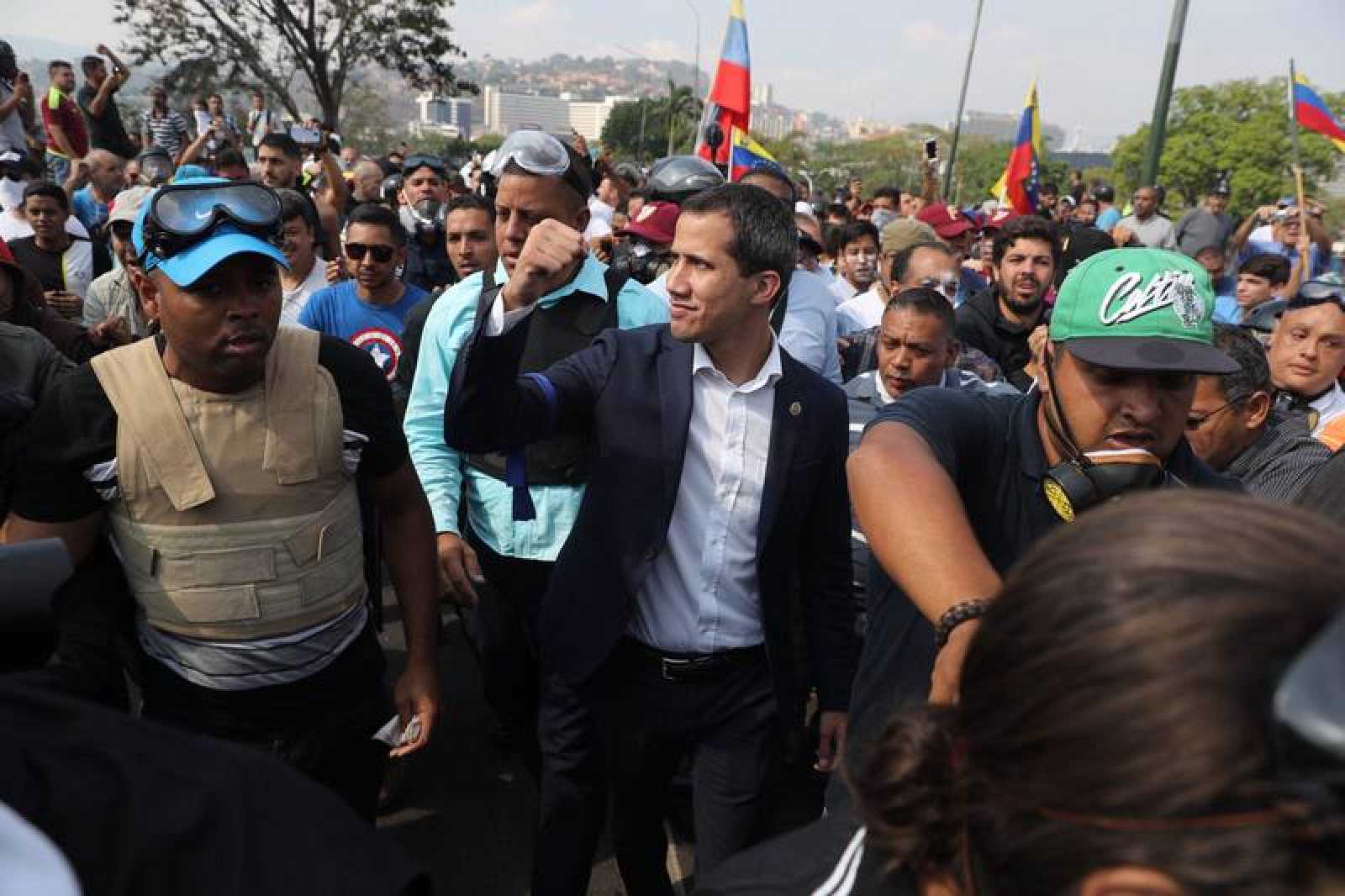 Al menos cinco heridos tras ataque en protesta de Guaidó