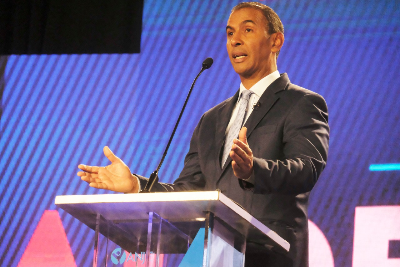 Domingo Contreras reconoce triunfo de Carolina Mejía