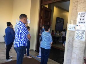 Con calma pero con poca asistencia comienzan votaciones en Gran Santo Domingo
