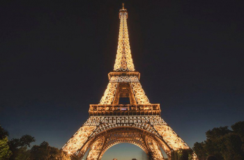 Torre Eiffel hará homenaje a los que luchan contra el Covid-19