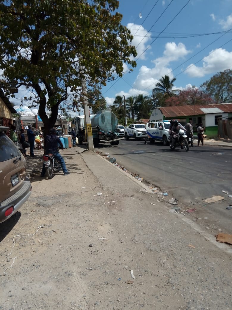 Mradores realizan huelga en Los Casabes por falta de agua