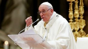 Papa Francisco propone salario universal para los humildes 