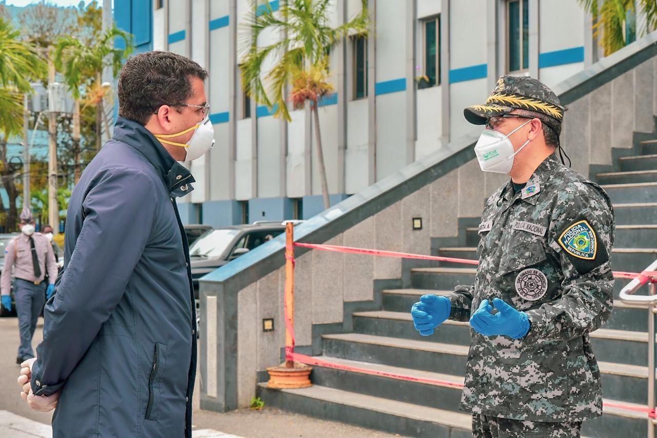 Cuarto túnel sanitizante fue instalado en el Palacio de la Policía Nacional