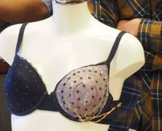Estudiantes crean sujetador que detecta el cáncer de mama en primera fase