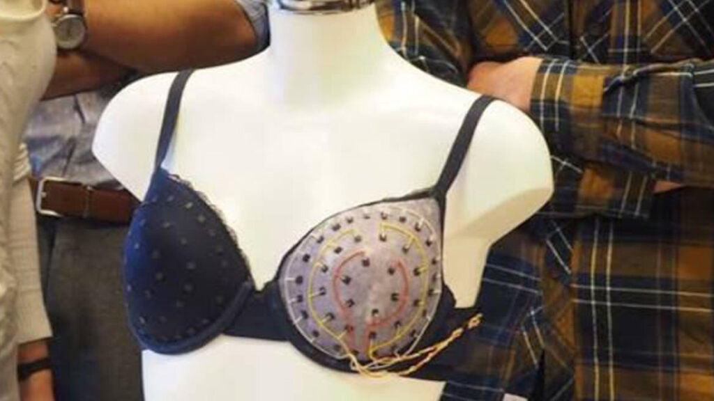Estudiantes crean sujetador que detecta el cáncer de mama en primera fase