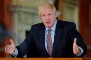 Boris Johnson permitió el regreso al trabajo