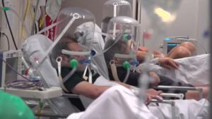 Camillas en hospitales y UCI están rebosadas, no aceptarán a más pacientes con Covid