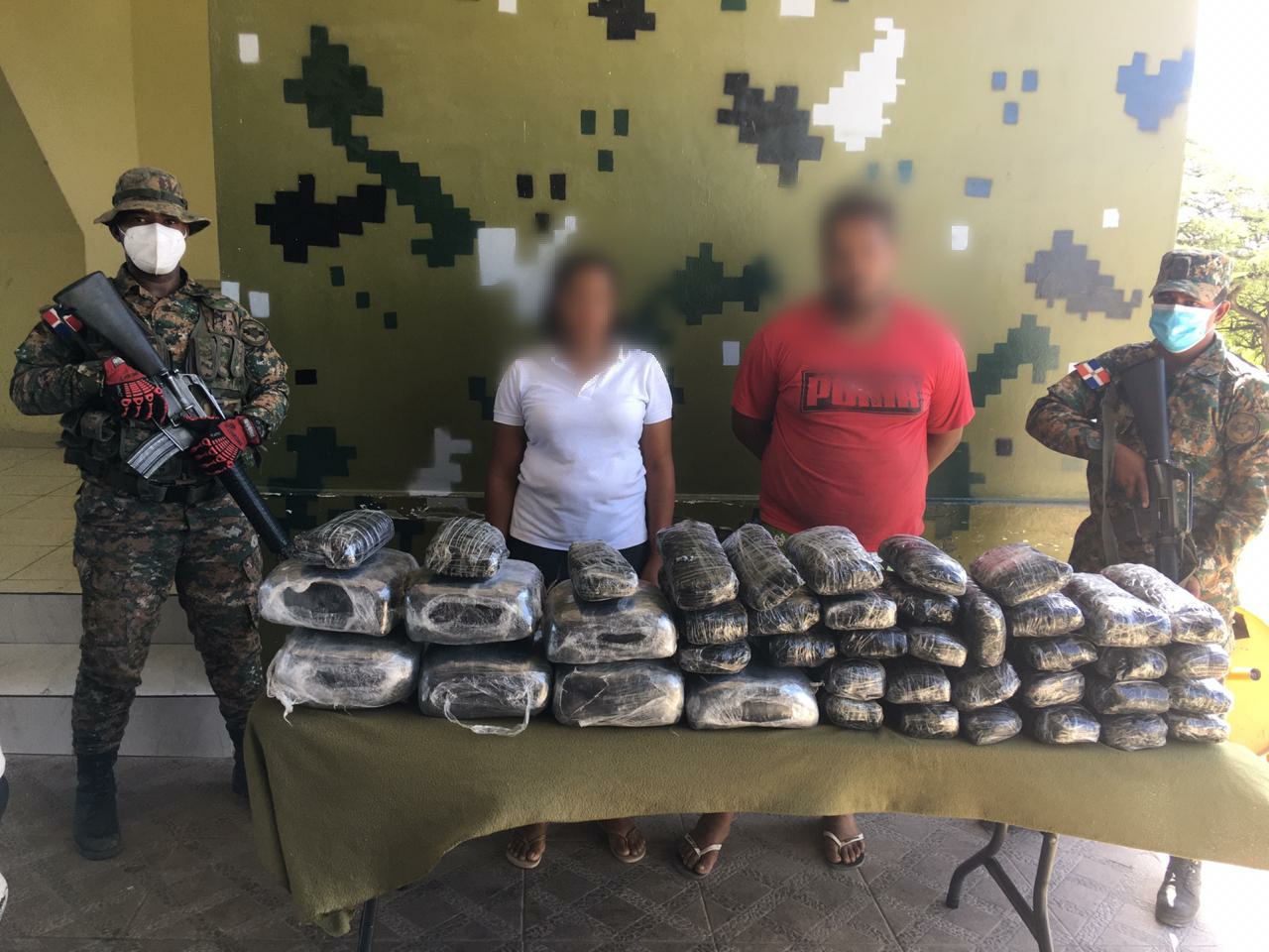 Incautan 42 pacas de vegetal que presumen es marihuana
