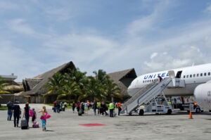 Primeros turistas en el país llegan por Aeropuerto de Punta Cana