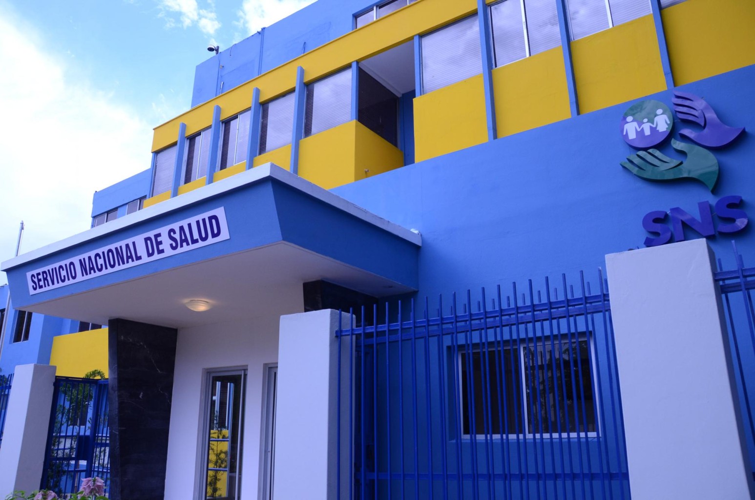 Médicos se manifiestan al SNS por atraso en pago salarial