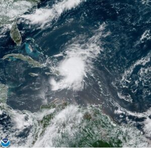 El acercamiento de una onda tropical provocará aguceros en el país