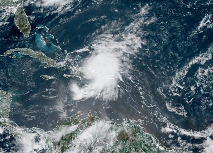 El acercamiento de una onda tropical provocará aguceros en el país