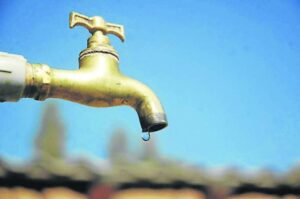 Moradores de Los Alcarrizos denuncian falta de agua en el sector
