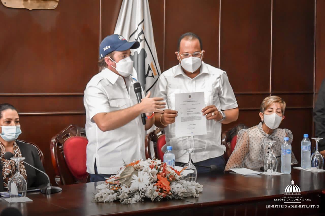 Se entragan $48MM para remoderlar mercado municipal de Puerto Plata