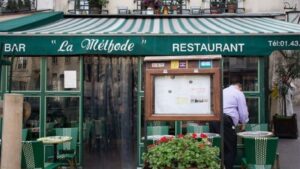 En París cierran bares y otros negocios para frenar el Covid