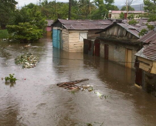 Defensa Civil da soporto a familias afectadas por las lluvias