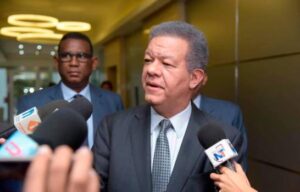 Leonel sugiere mantener medidas pero sin toque de queda 