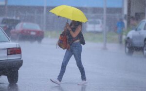 Aguaceros continuáran hasta el miércoles 