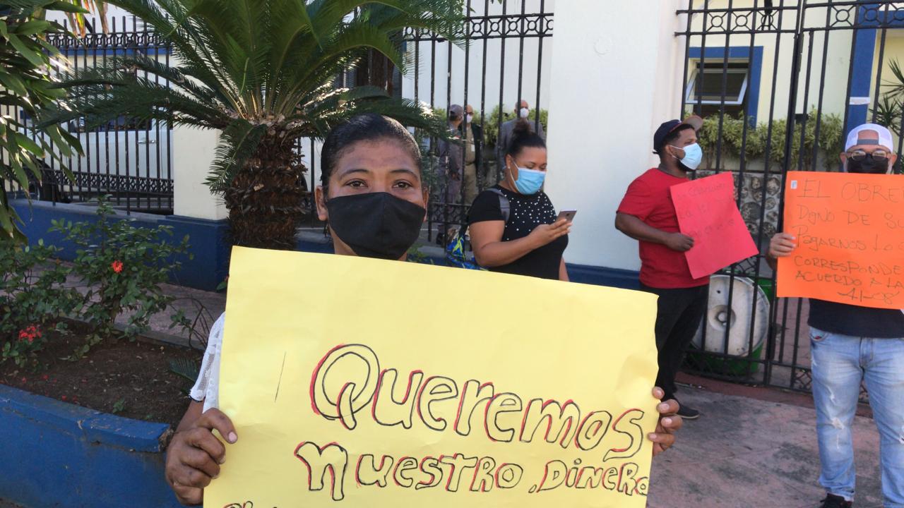 Ex empleados de Bienes Nacionales exigen su doble sueldo