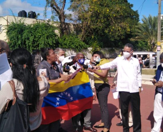 Se realiza manifestación frente al Palacio a favor de reconocer la nueva Asamblea de Venezuela