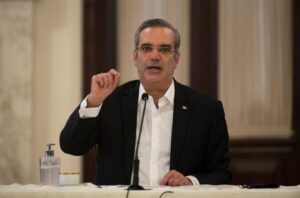 Presidente promulga Ley 6-21 para viabilizar compras de vacunas 