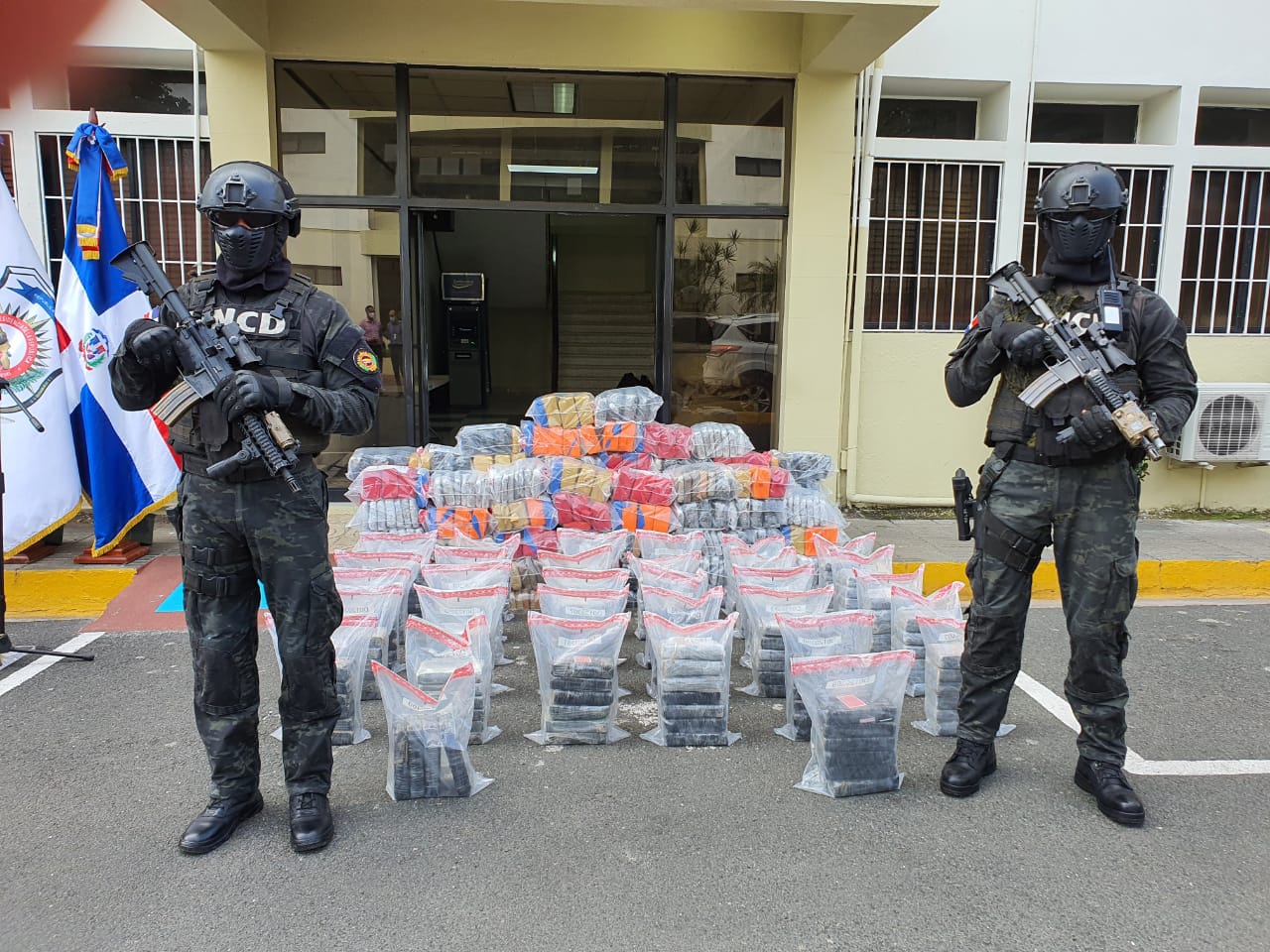 Incautan 191 paquetes de Cocaína y 554 pacas de Marihuana en Barahona