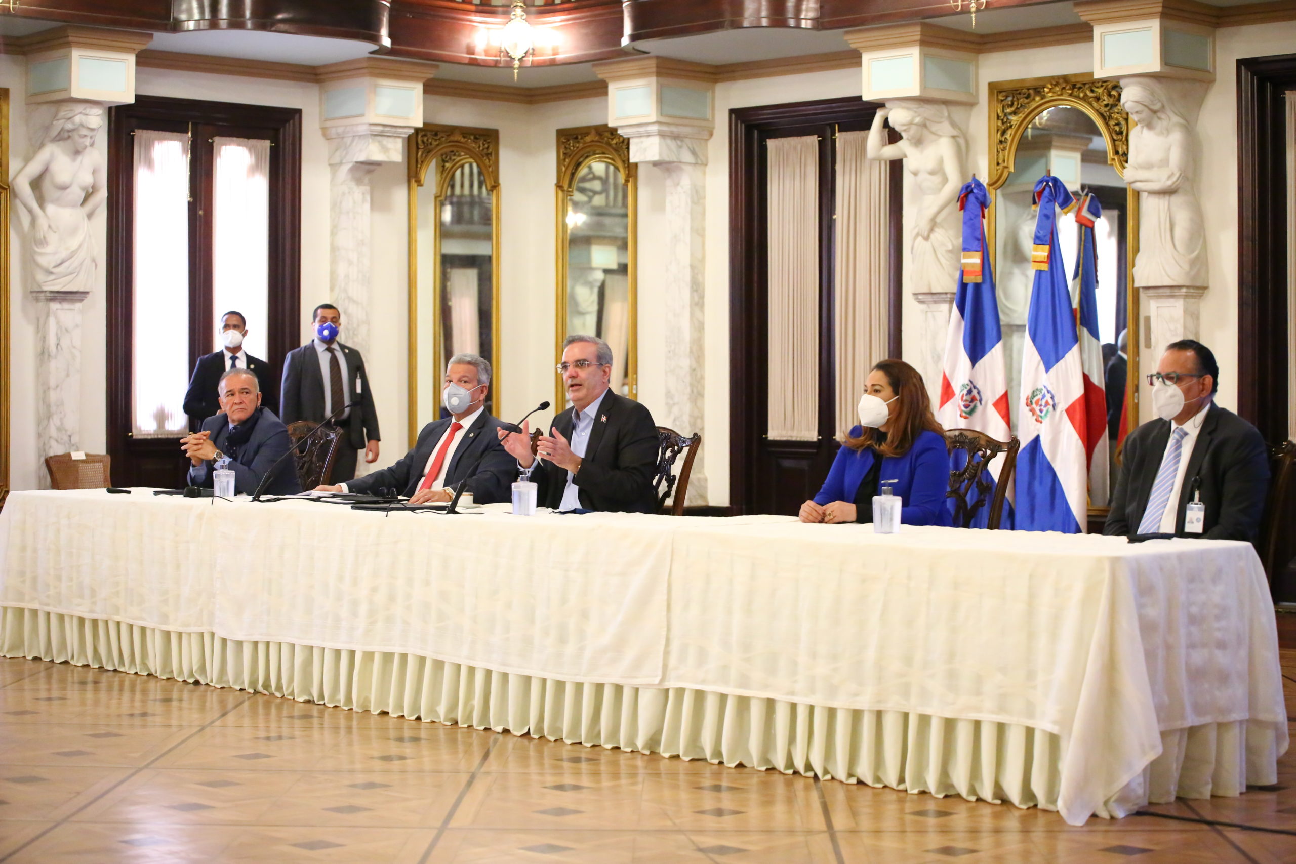 Gobierno anuncia plan "Vivienda Feliz" para ayudar a obtención de viviendas