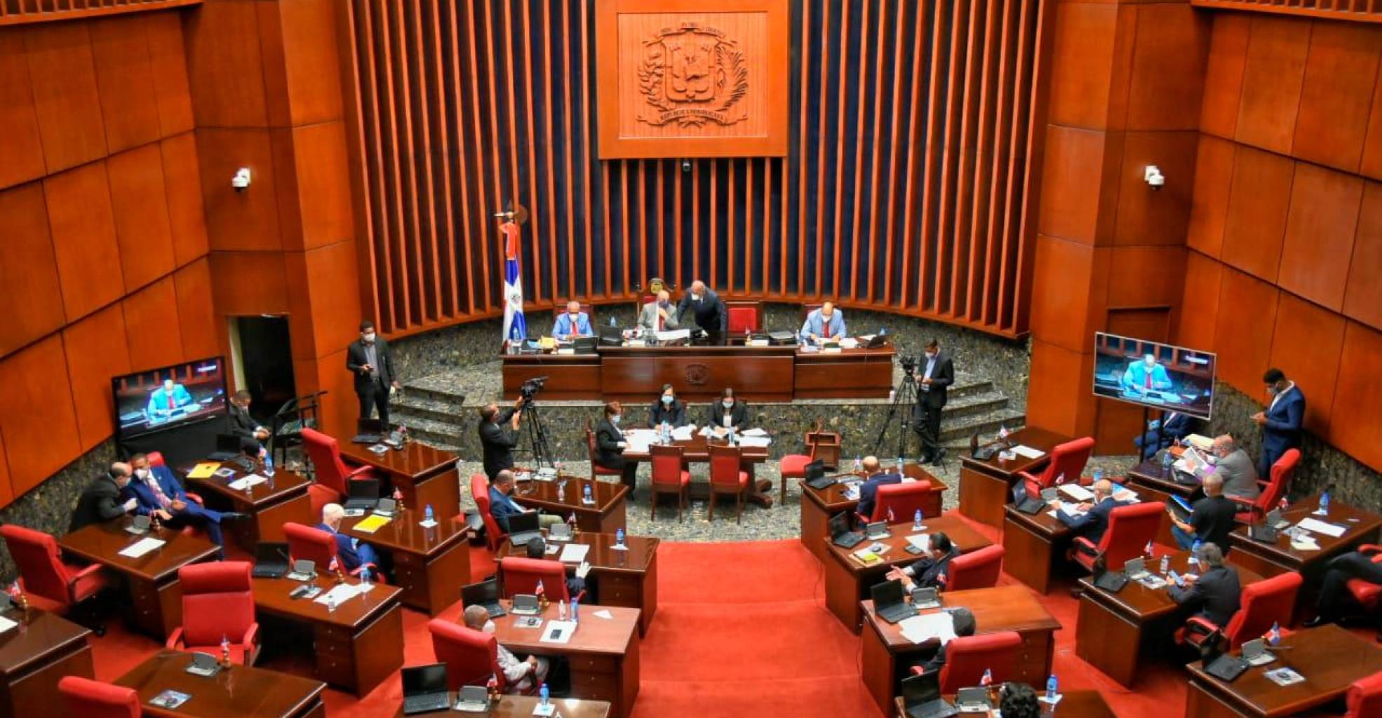 Senado aprueba proyecto de ley que elimina pago de reinscripción en colegios