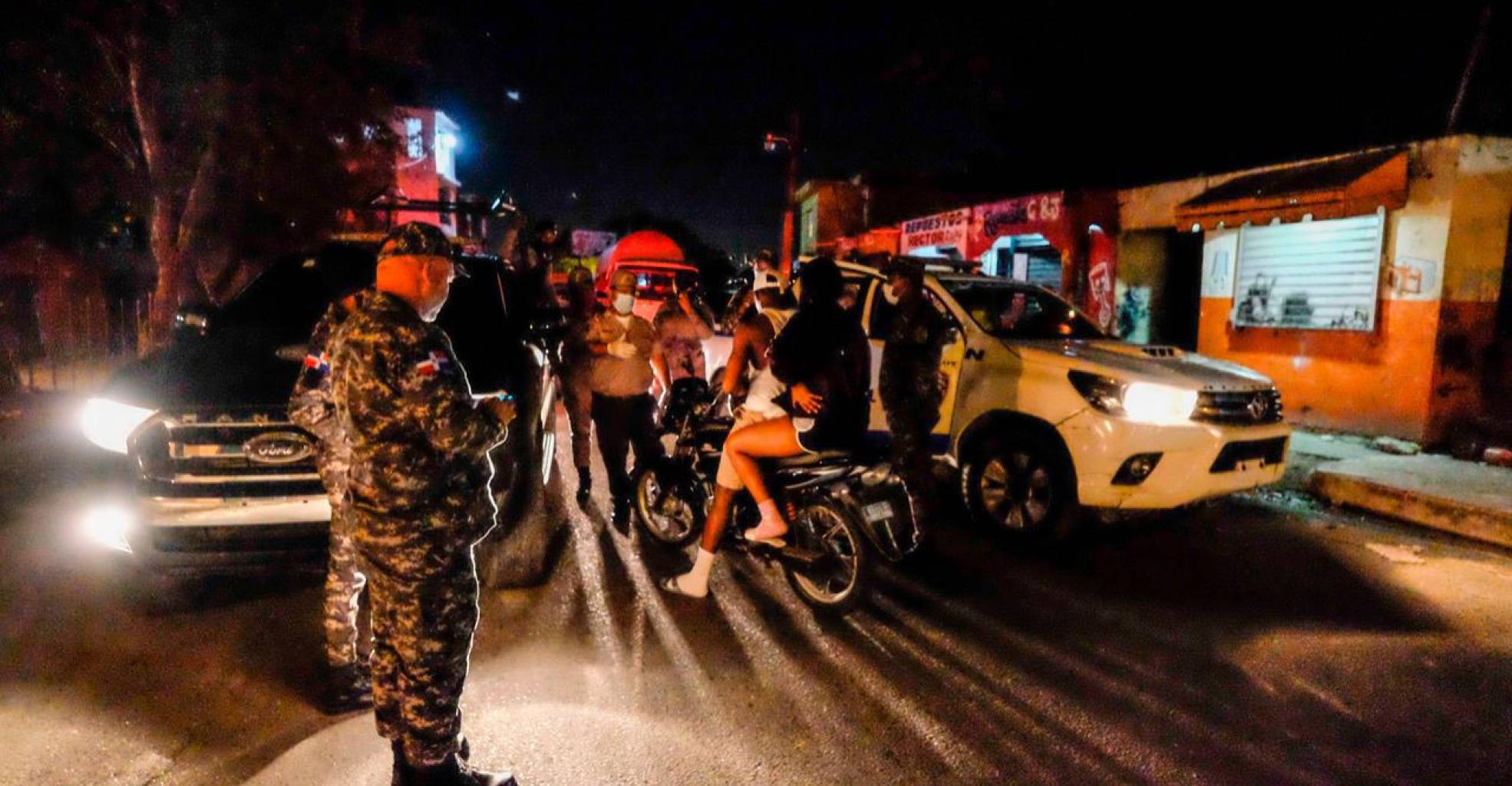 Más de 2,700 personas apresadas por violar toque de queda en fin de año