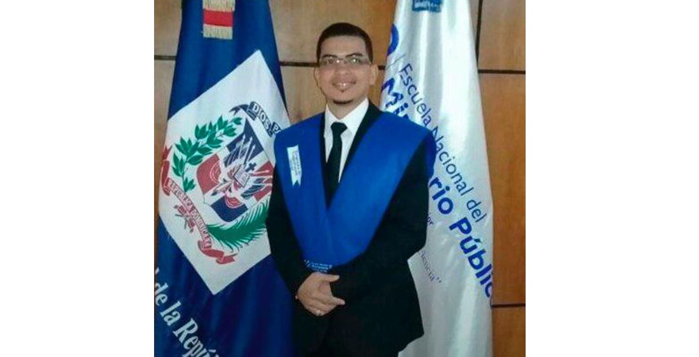 Presentación periódica e impedimento de salida a fiscalizador acusado de embarazar menor