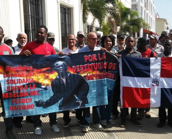 Dominicanos en apoyo a Haití exigen al presidente Jovenel Moise entregar el poder