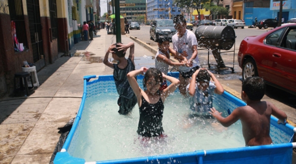 Ayuntamiento SDE prohíbe instalación de piscinas en las calles