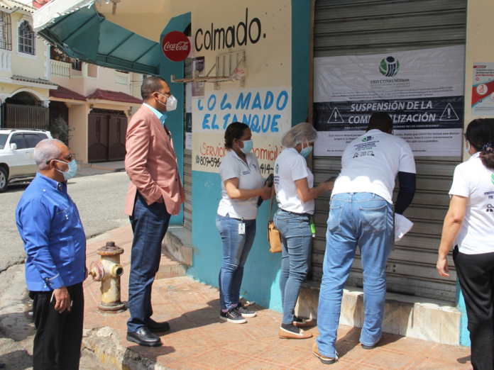 Dos colmados fueron cerrados por vender bebidas adulteradas en SDE