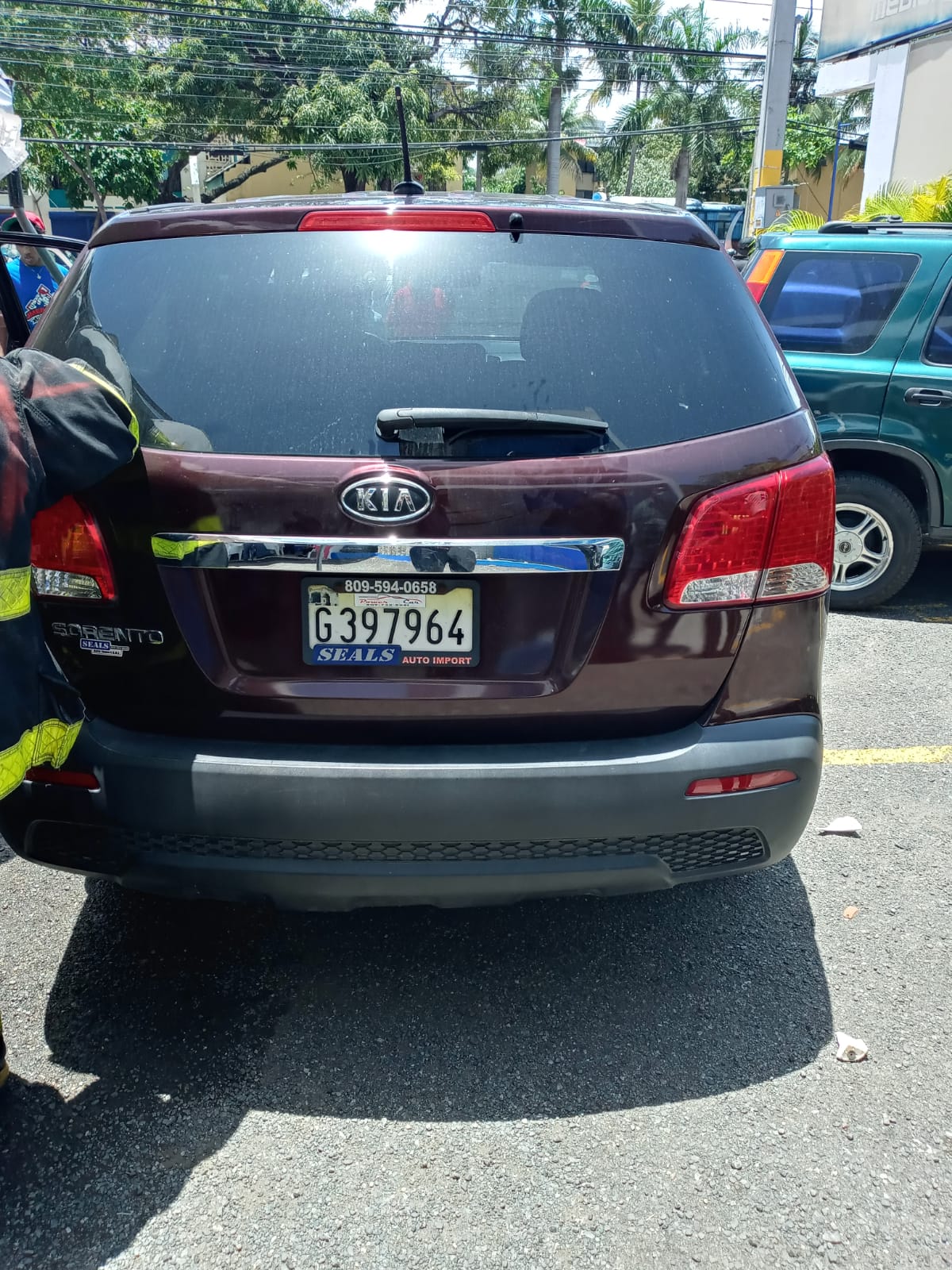 Varios heridos en Centro Médico Honduras tras una mujer pisar el acelerador del vehiculo