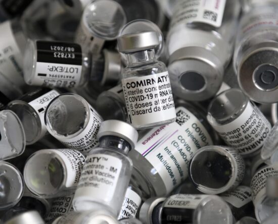 Al menos 300 mil dosis de vacuna anticovid caducadas