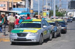 Conductores pretenden subir pasajes por alza de combustibles