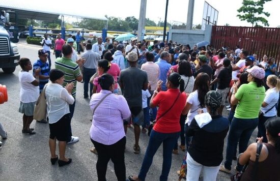Maestros dominicanos hicieron huelga por aumento de salario
