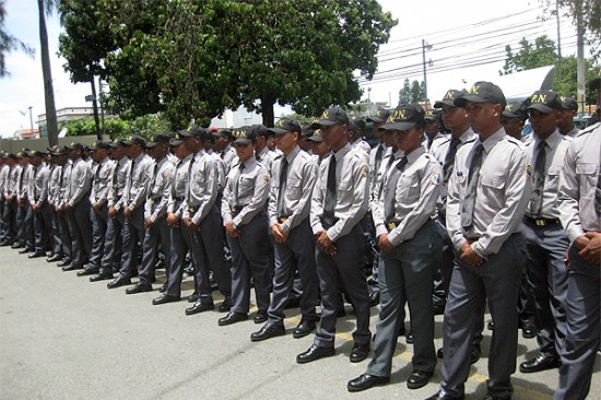 Ministerio de Interior afirma aumento de sueldo a Policías será este mes