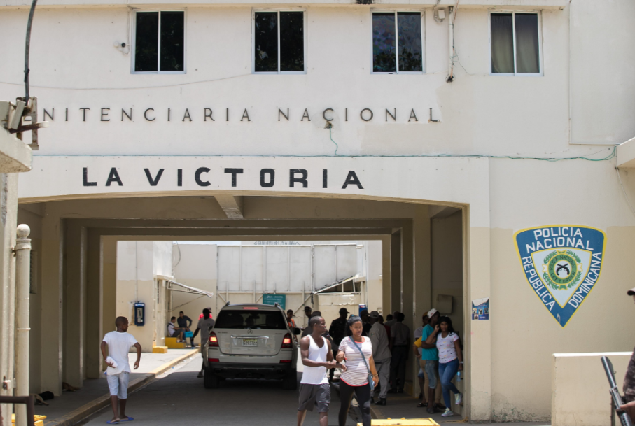 Recluso logra escaparse de La Victoria con orden de libertad de otro