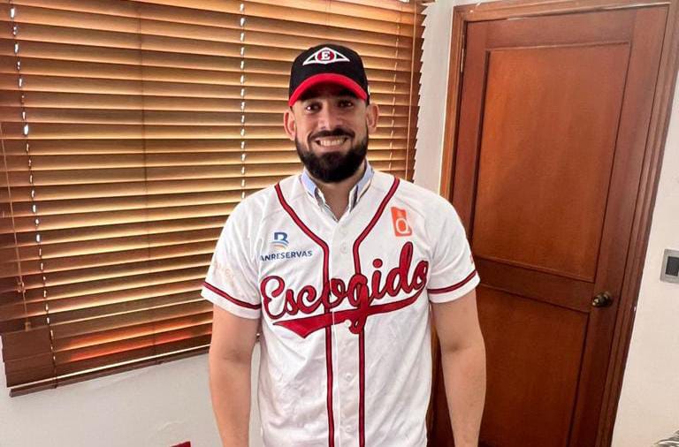 Leones del Escogido designan al cronista deportivo Manuel Reyes como su comentarista radial