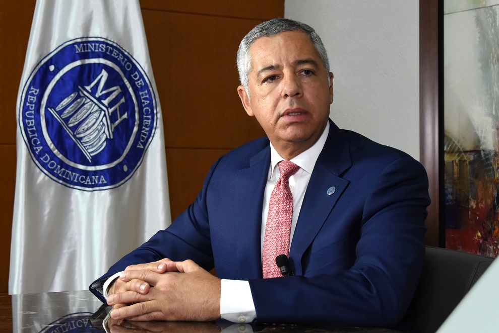 Juez aprueba rastrear operaciones del exministro de Hacienda, Donald Guerrero