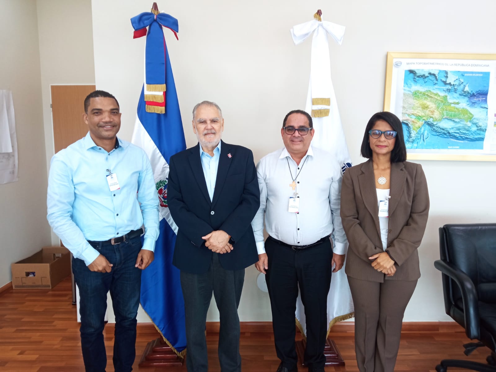 Salesianos giran visita de cortesía al Ministro de Medio Ambiente