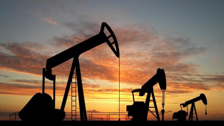 Petróleo de Texas aumenta y ya rebasa los 80 dólares el barril