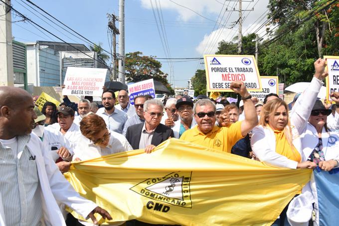 Médicos protestaran nueva vez en contra de la ARS y las AFP