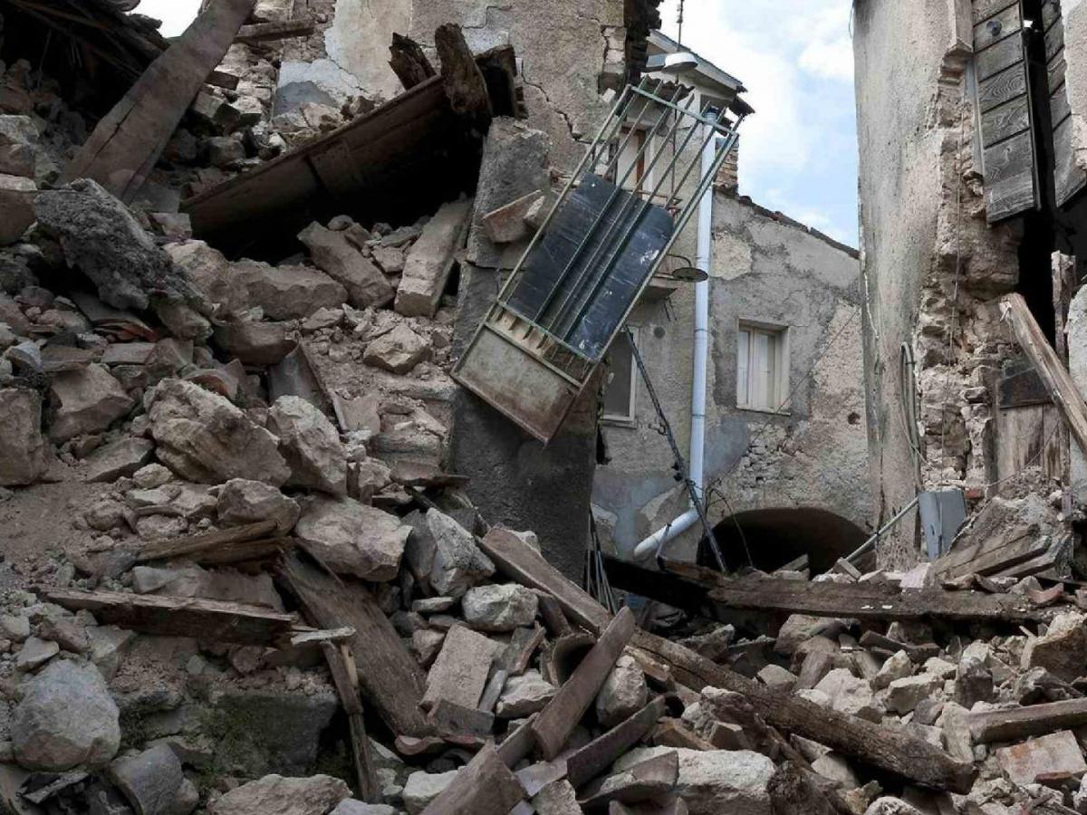 Casi 50 muertos en China tras terremoto de magnitud 6.6