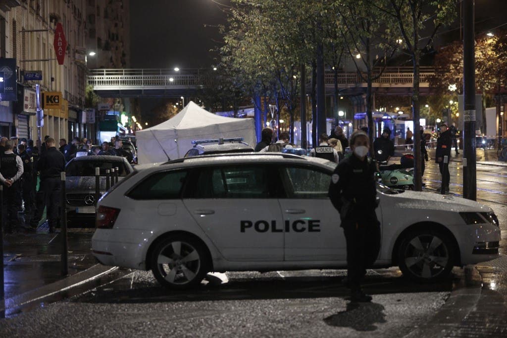 El cuerpo de una colegiala de 12 años fue encontrado en un baúl el viernes por la noche cerca del edificio donde vivía con su familia en el noreste de París.