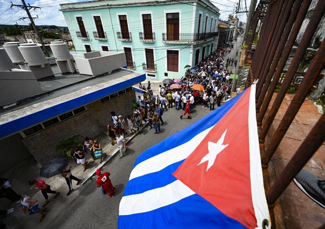 Cuba acusa a EE.UU. de «estimular» las salidas ilegales del país
